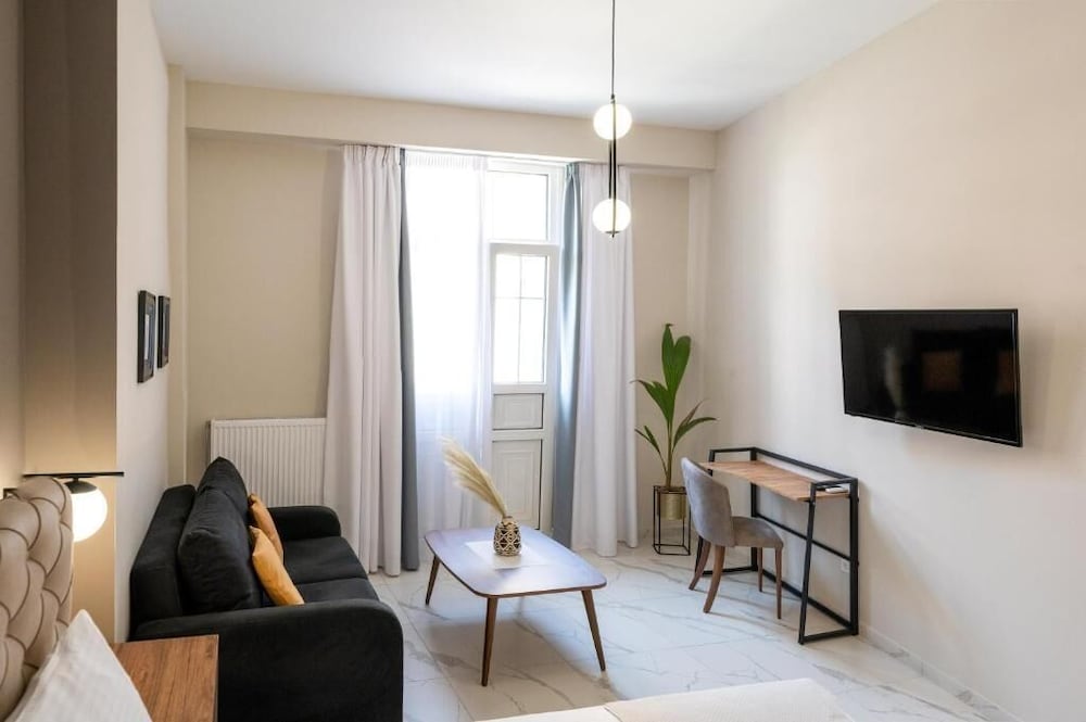 Фото Black Onyx Comfort Suites