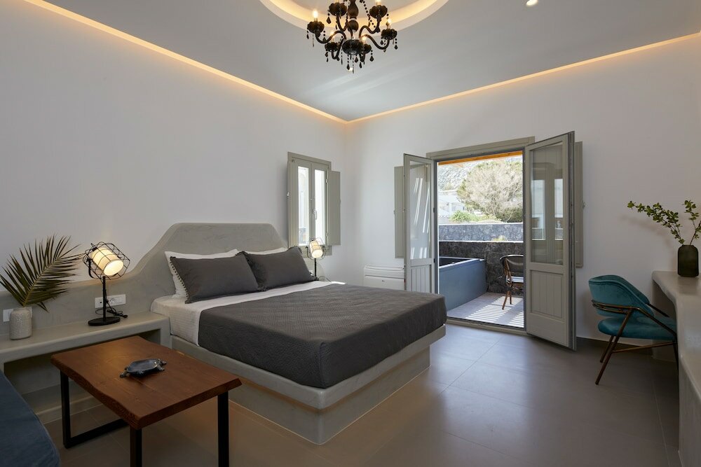 Фото Mountain and Sea Suites