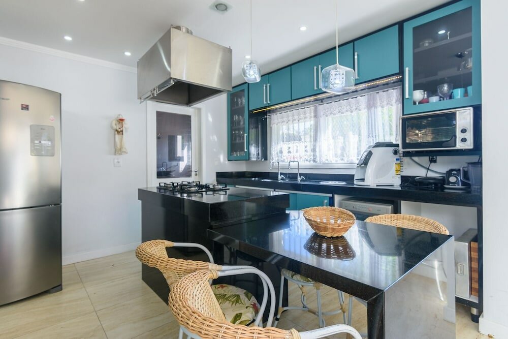 Фото Magnífica Mansão à 50m da praia de Barequeçaba para até 18 pessoas