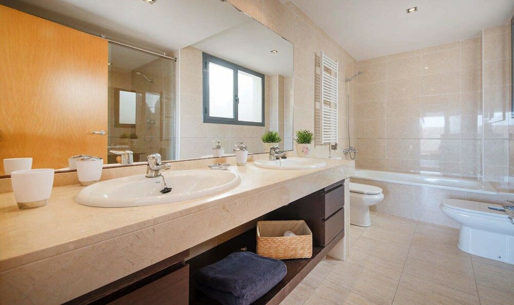 Фото Villa Déjà Vu with stunning sea views