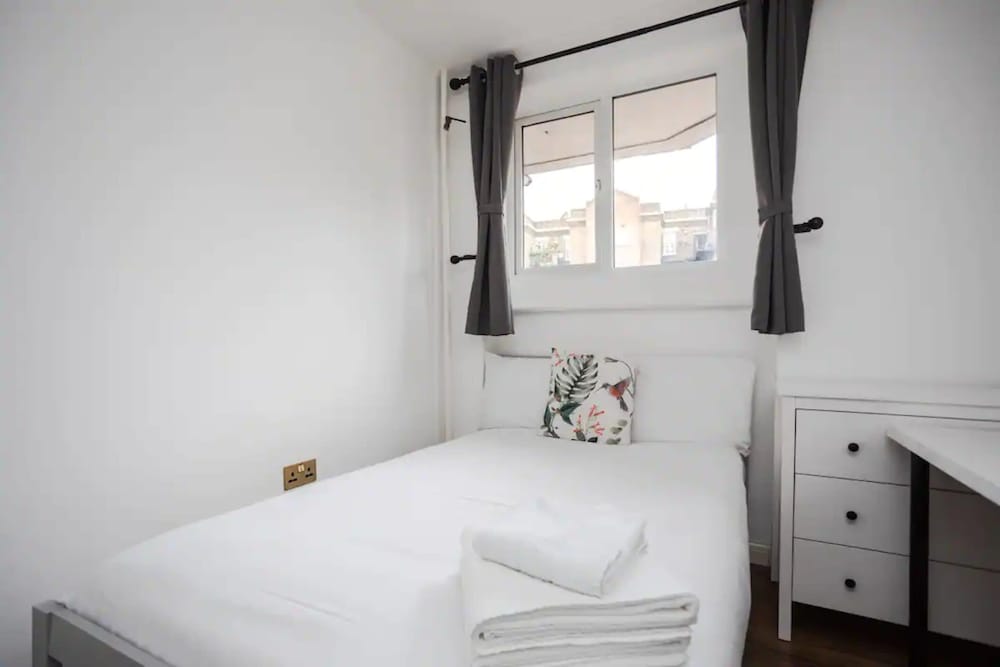 Фото Spacious 4 Bedroom Apartment in Bethnal Green