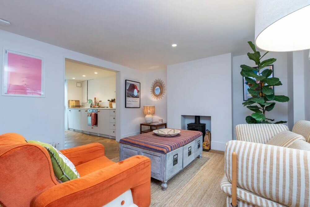Фото Beautiful 2 Bedroom Townhouse With Garden in Kentish Town