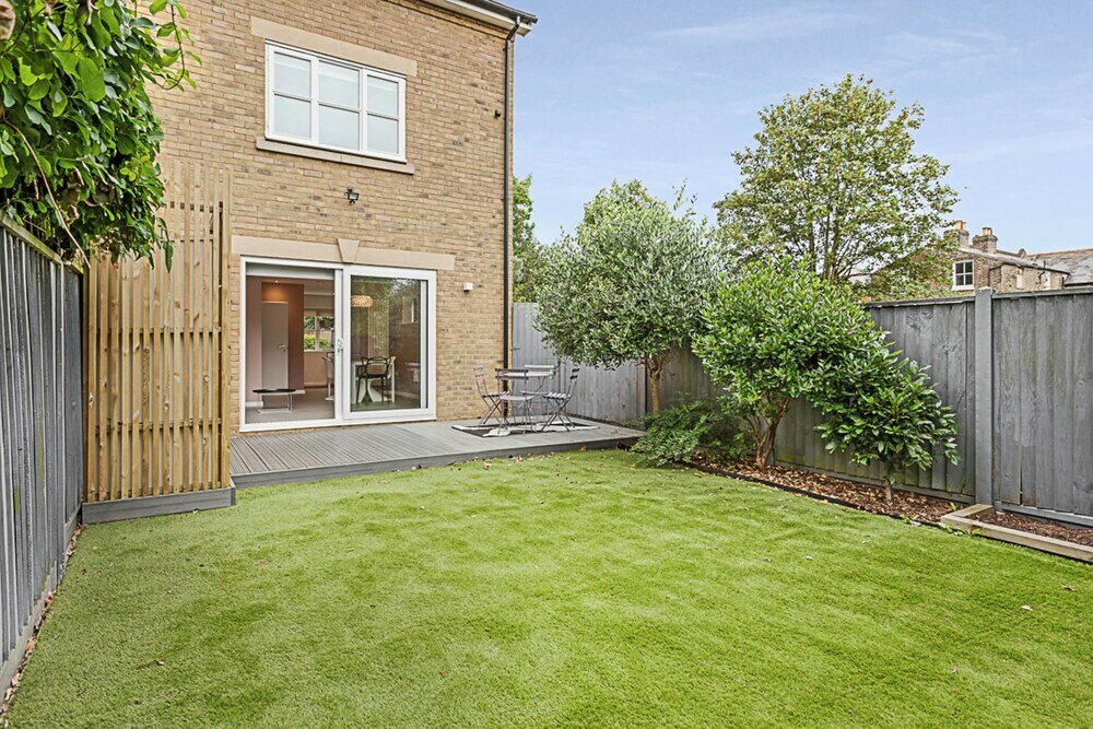 Фото 2-bed Getaway Near East Dulwich Station