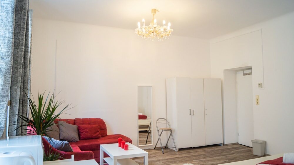 Фото Shared Modern Apartment Schönbrunn - Budget Stylish Room