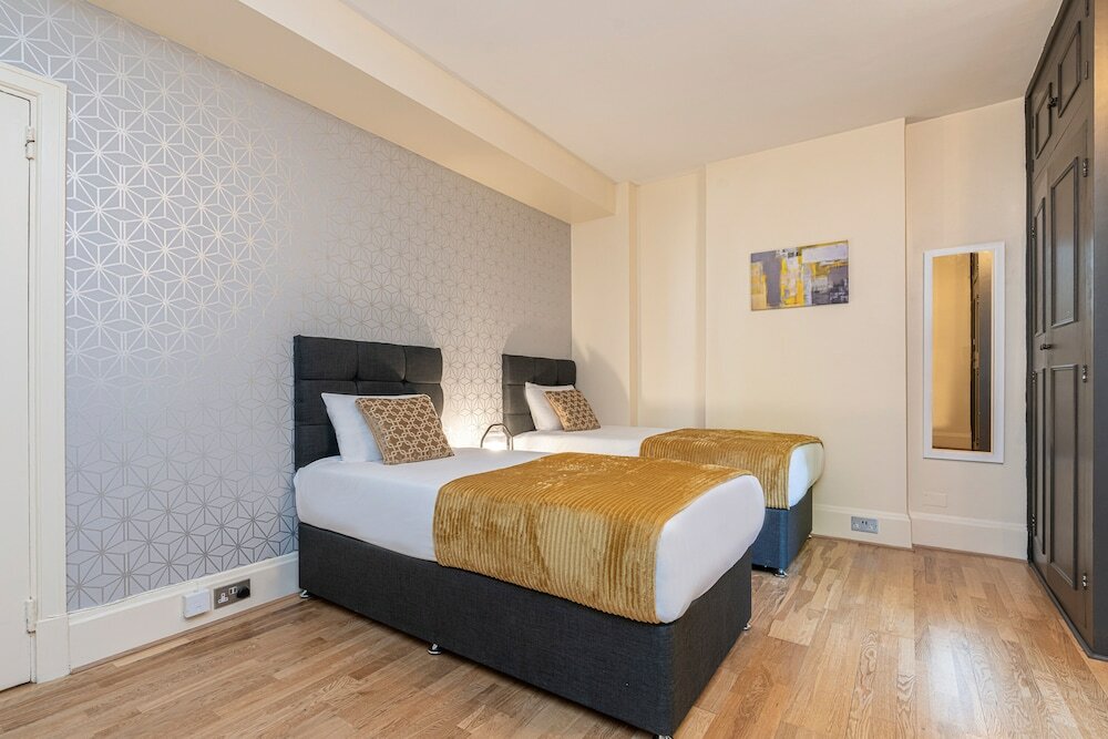 Фото Charming 2 Bedroom Flat in Kensington High Street