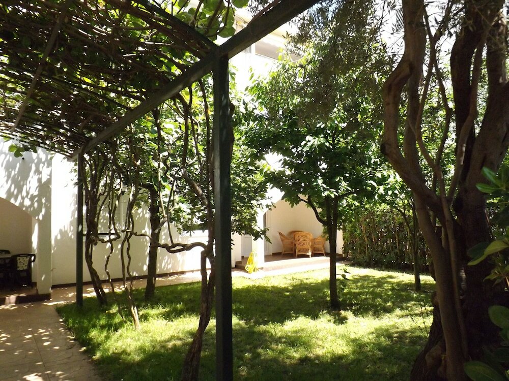 Фото Three Bedroom Apartment With Garden