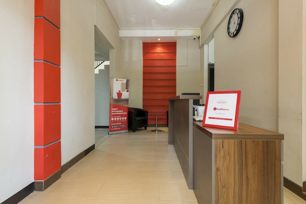 Фото RedDoorz near Grand City Mall 2