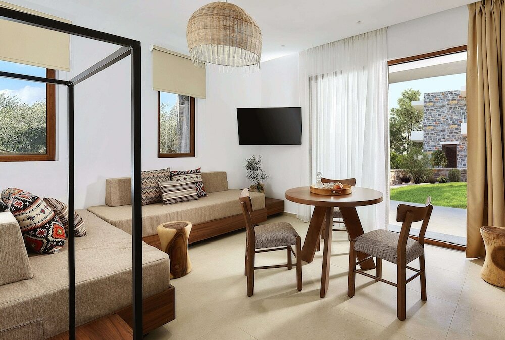 Фото Volta Suites and Villas