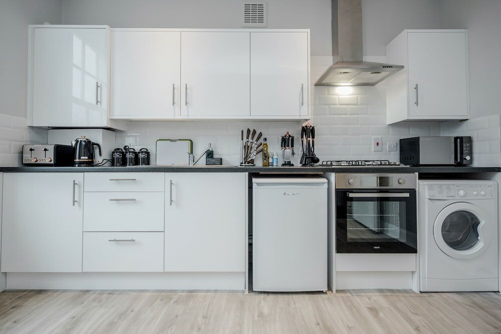 Фото Stunning 2 Bedroom Duplex Apt in Center of Camden