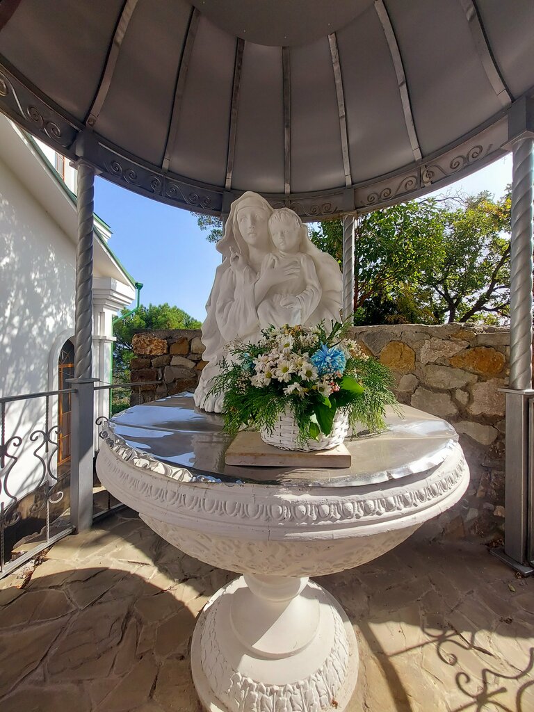 Landmark, attraction Semi-rotunda on the Tsar's path, Republic of Crimea, photo