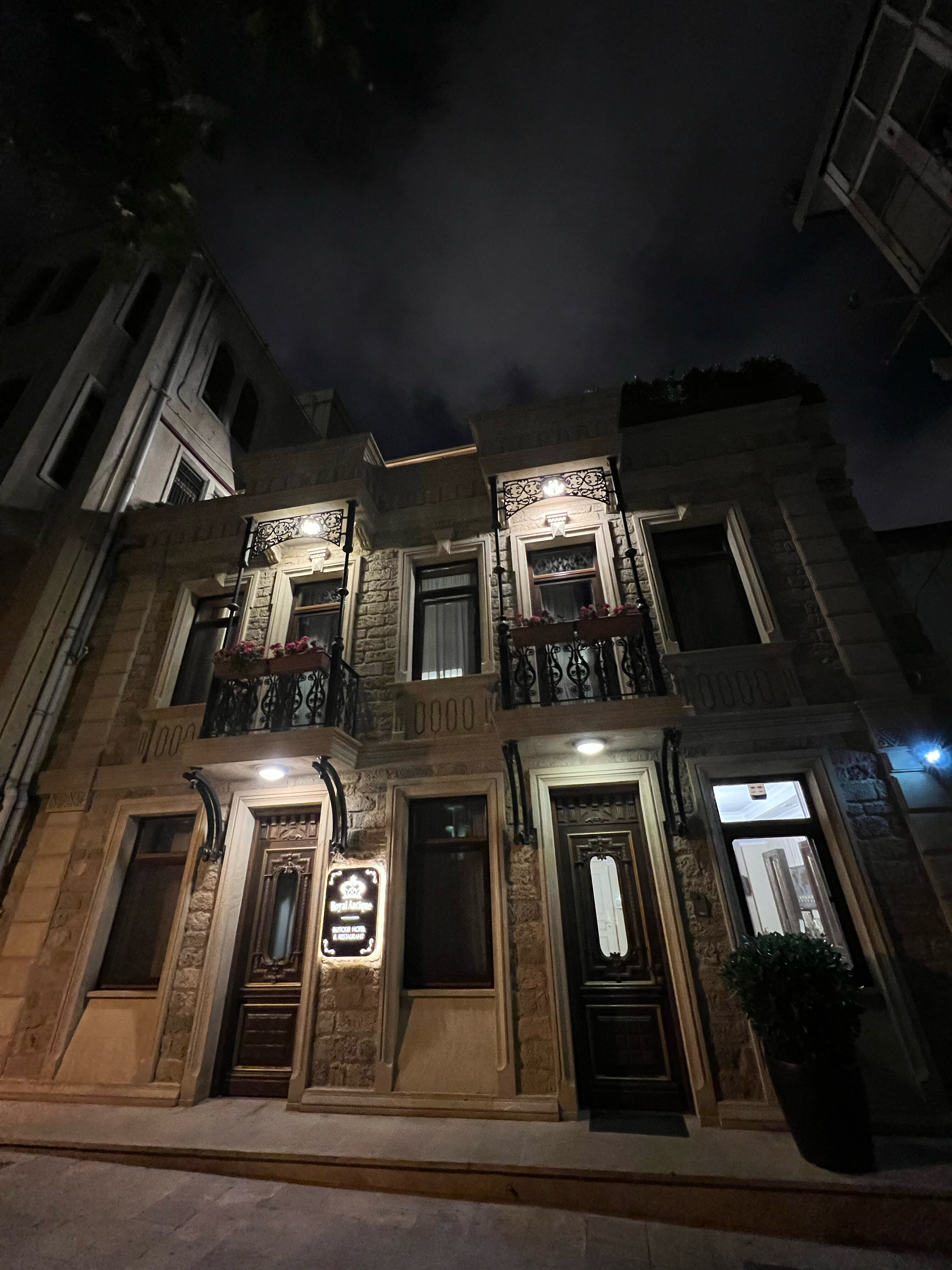 Фото Royal Antique Boutique Hotel