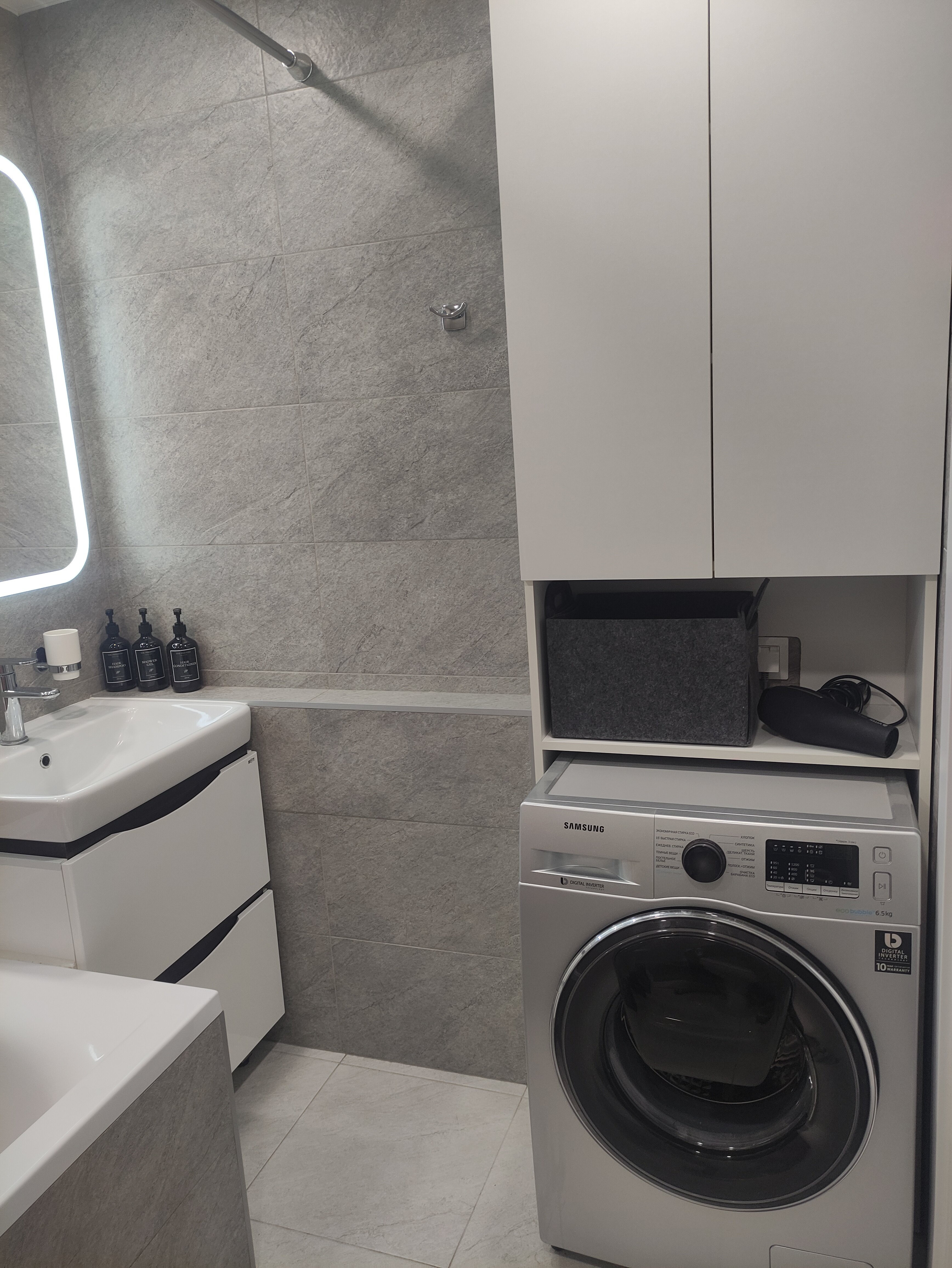 Фото Двухкомнатная квартира у площади