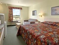 Фото Super 8 by Wyndham Dauphin