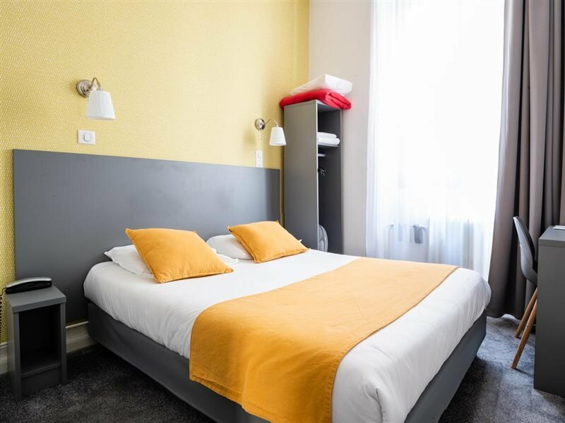 Фото Au Patio Morand Hotel