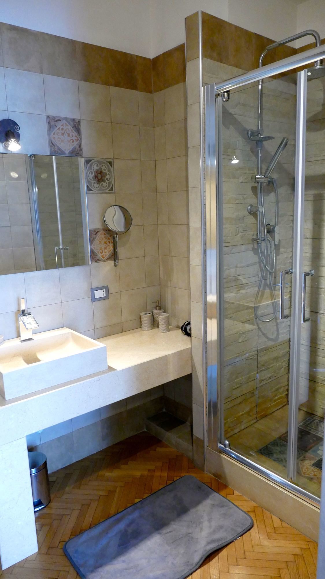 Фото Penthouse Station Luxury Suites & Apts