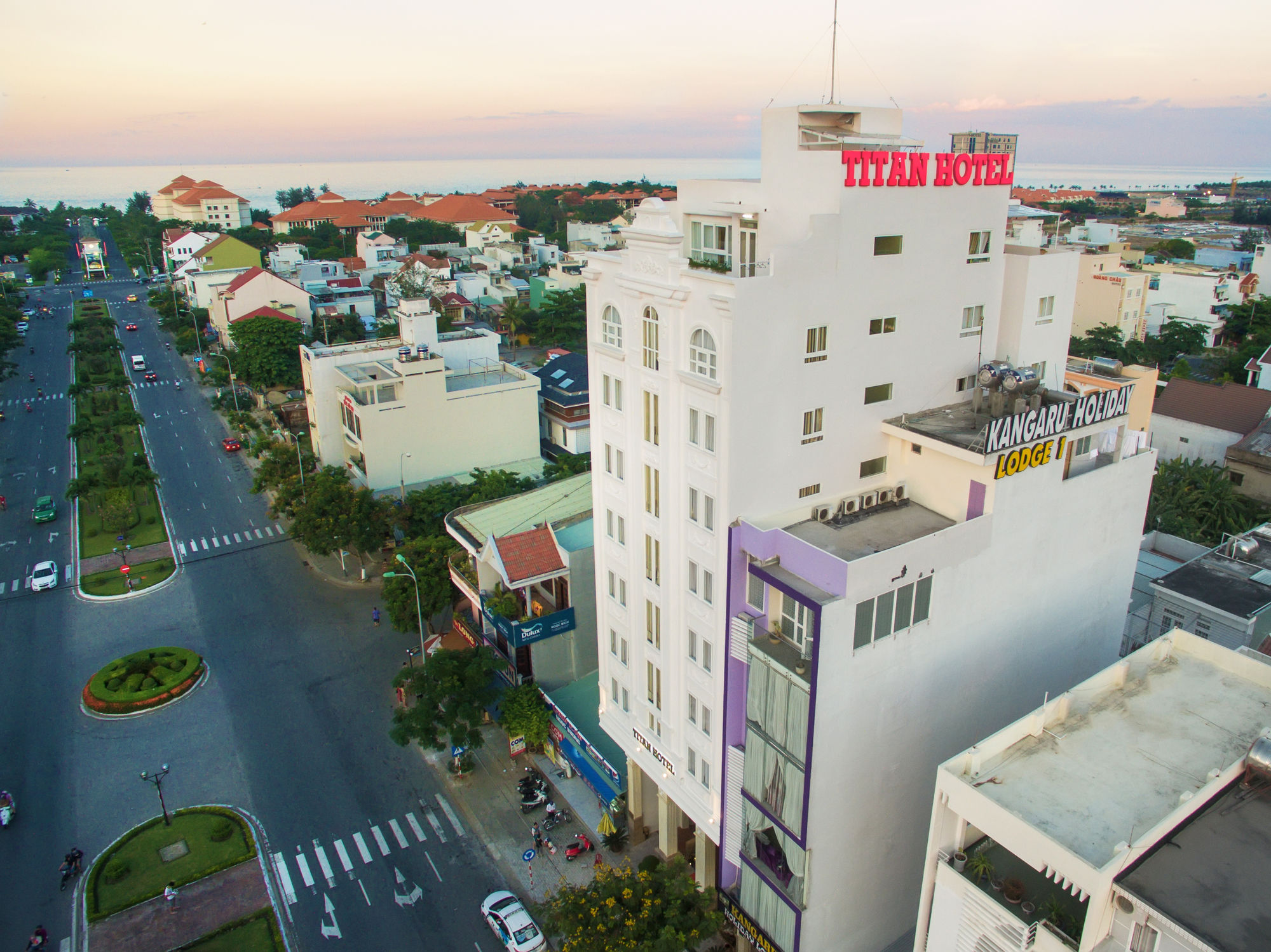 Фото Titan Hotel