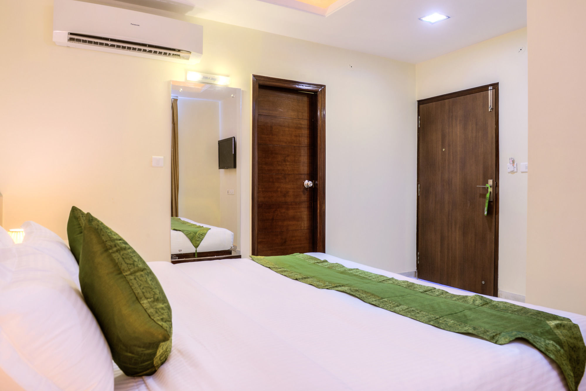 Фото Hotel Corporate Inn
