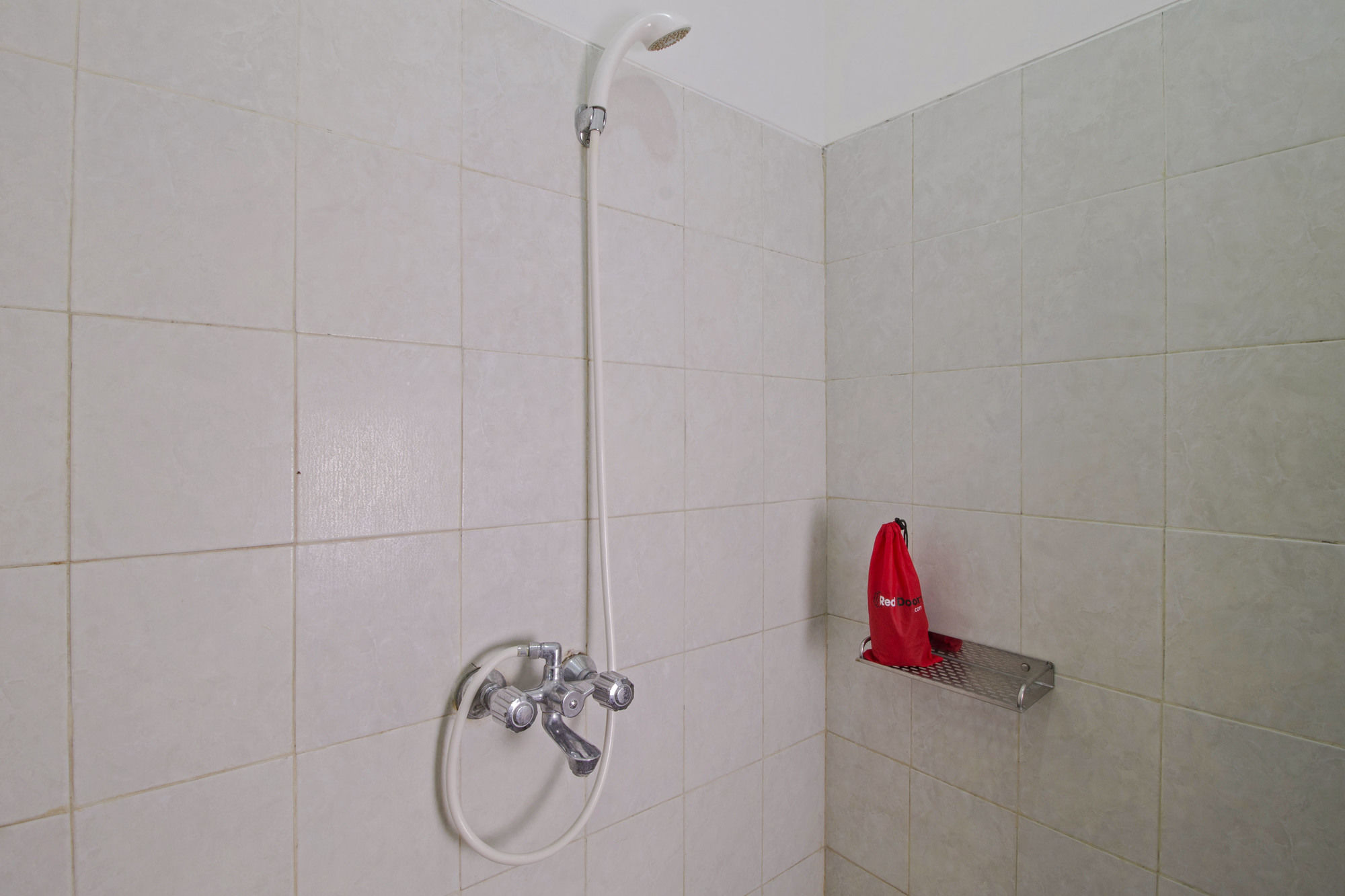 Фото RedDoorz @ Radio Dalam