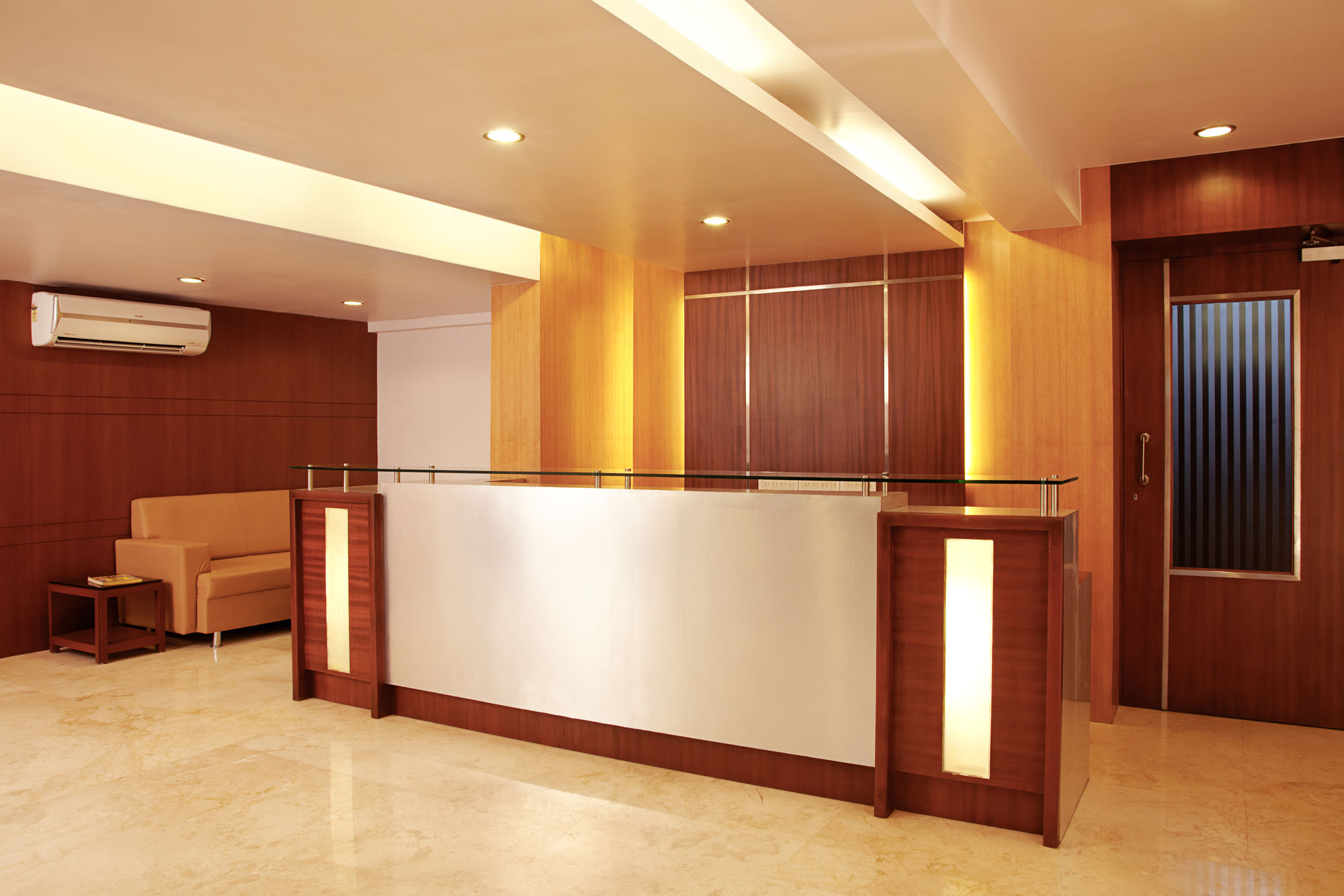 Фото Hotel Lucky Goregaon