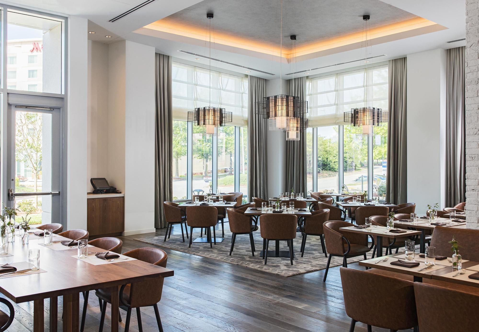 Фото Renaissance Atlanta Airport Gateway Hotel