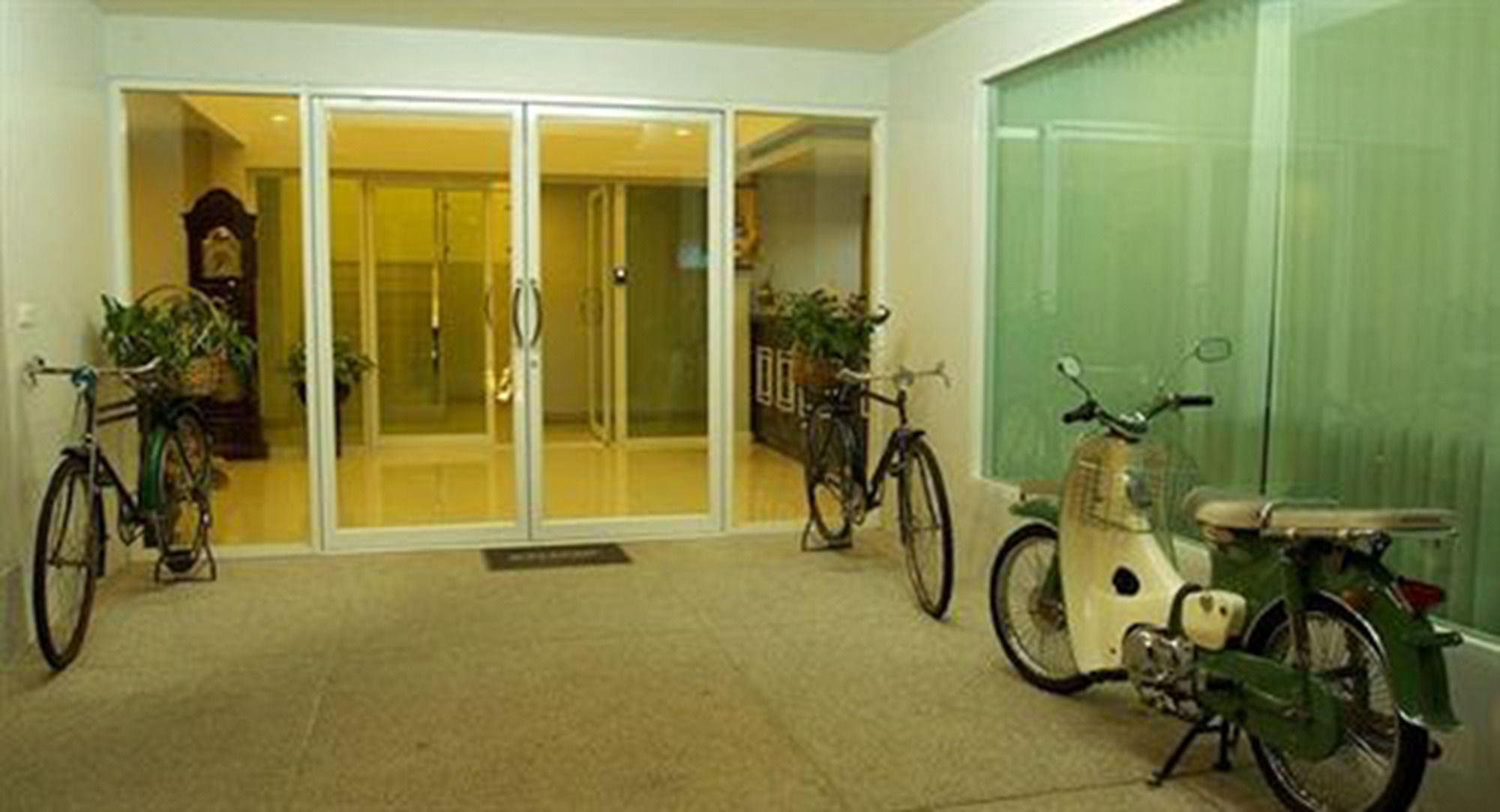 Фото Airport Mansion Phuket