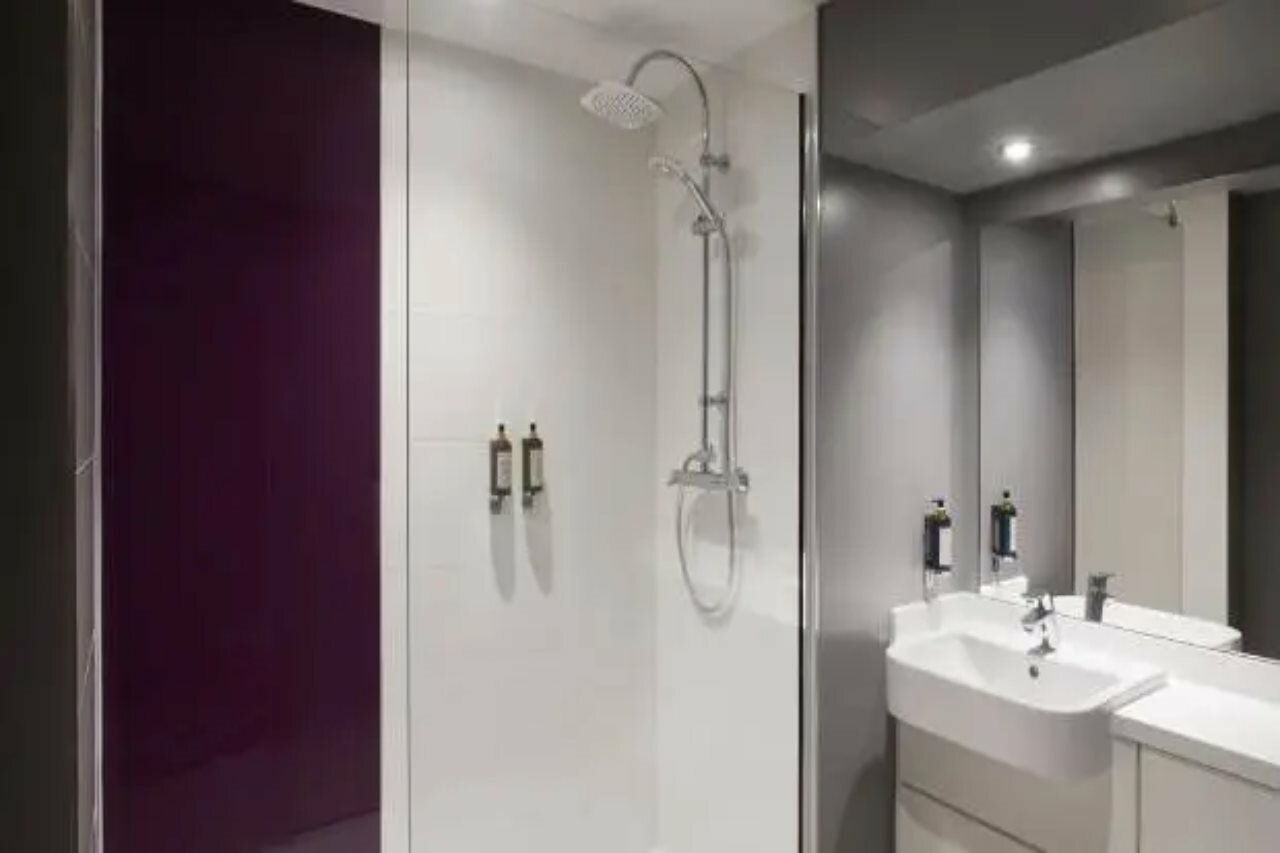 Фото Premier Inn London Canary Wharf Westferry