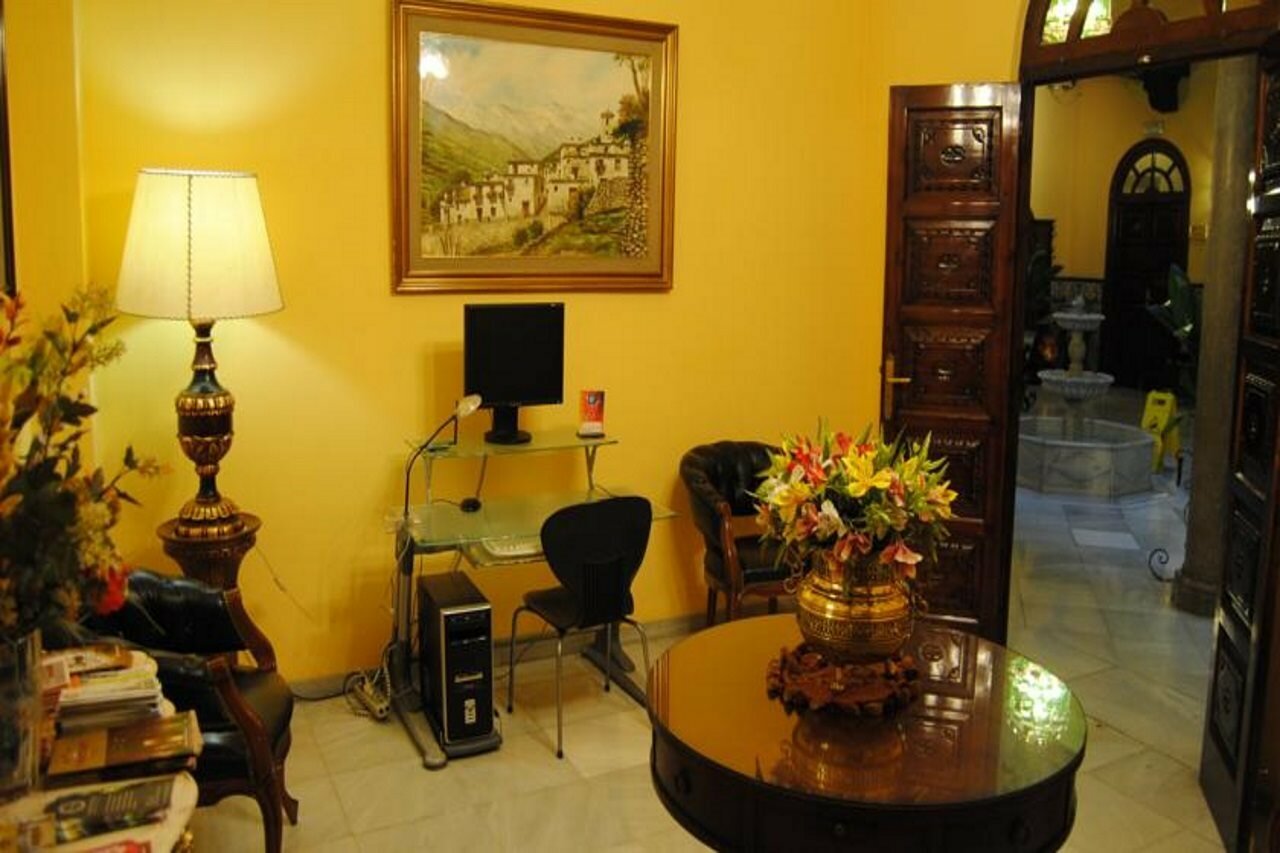 Фото Отель Reina Cristina