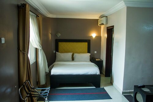 Гостиница Linton Host Hotel в Лагосе
