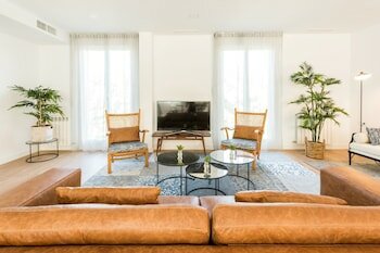 Фото Plaza de España Skyline