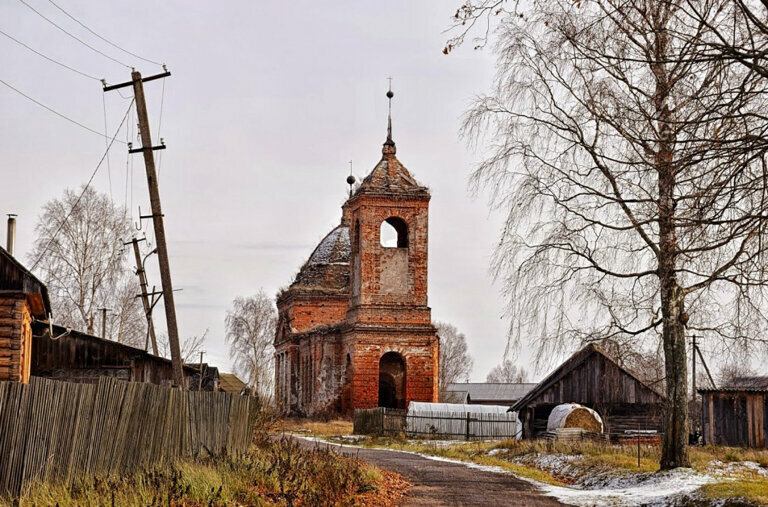 Orthodox church Tserkov Pokrova Presvyatoy Bogoroditsy V Perstyonkakh, Smolensk Oblast, photo