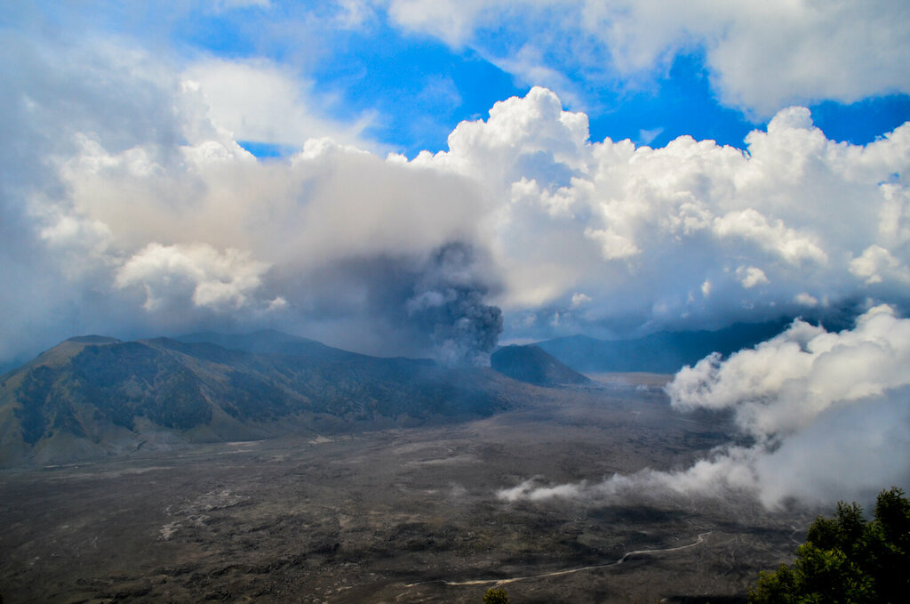 Observation deck Puncak P30, East Java, photo