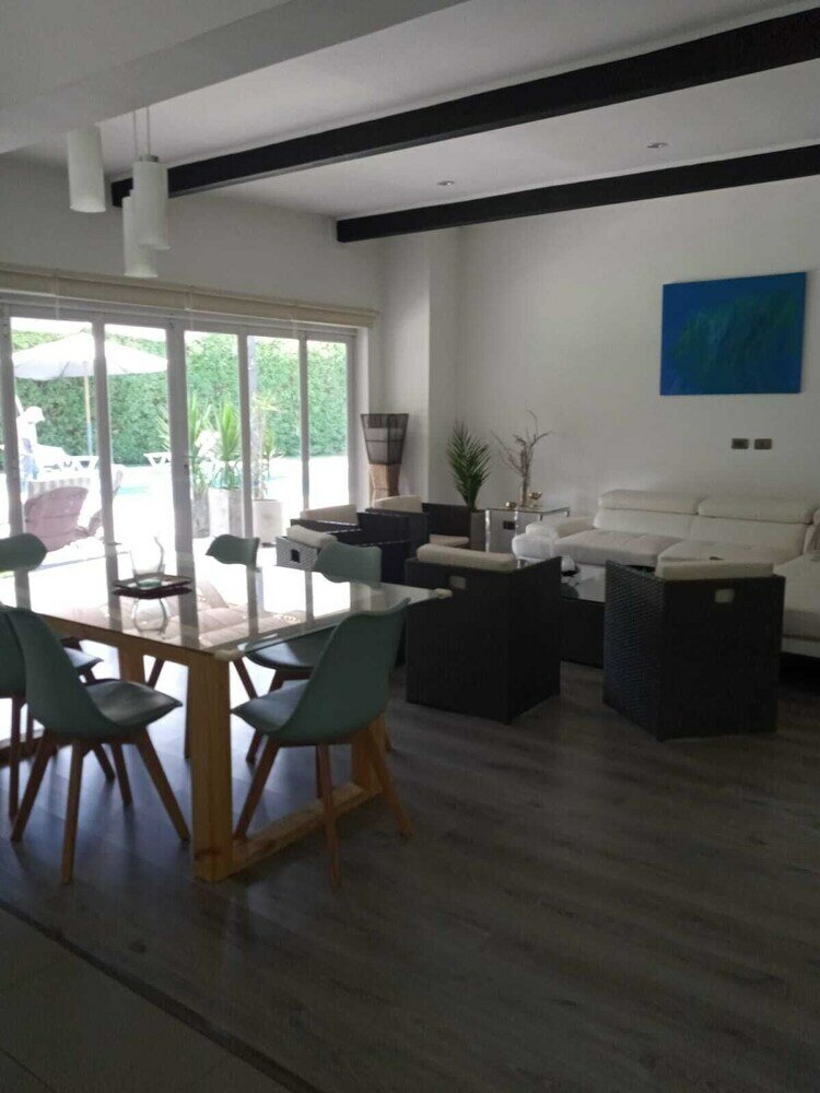 Фото Hermosa Gran Casa con Piscina EN Olmue