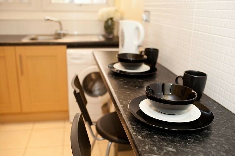 Фото Victoria Centre Apartments & Annexe