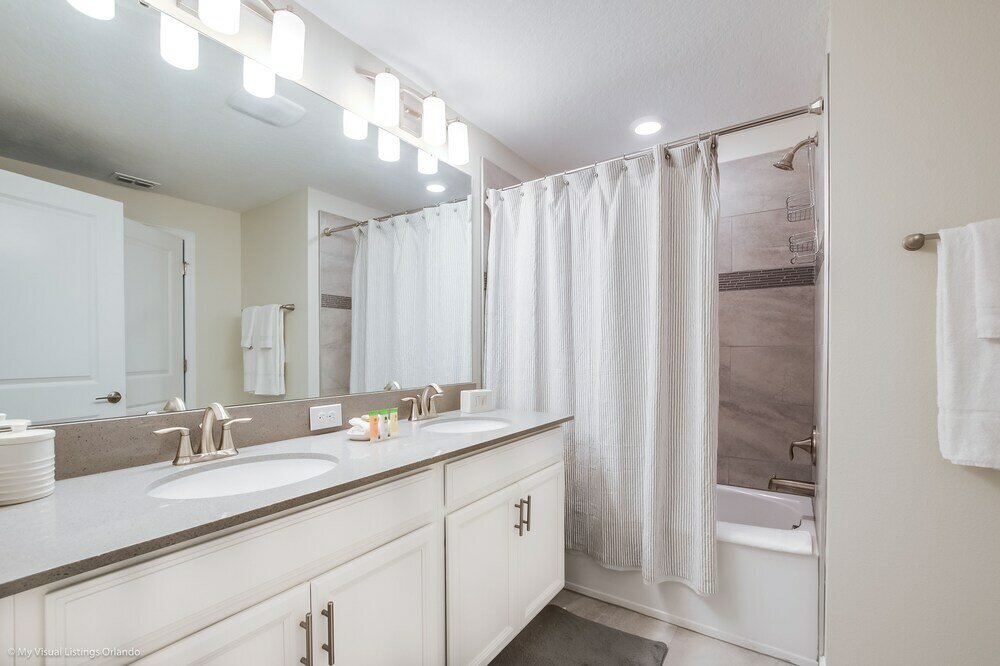 Фото Stylish Home w Private Pool, 10 Min. From Disney!