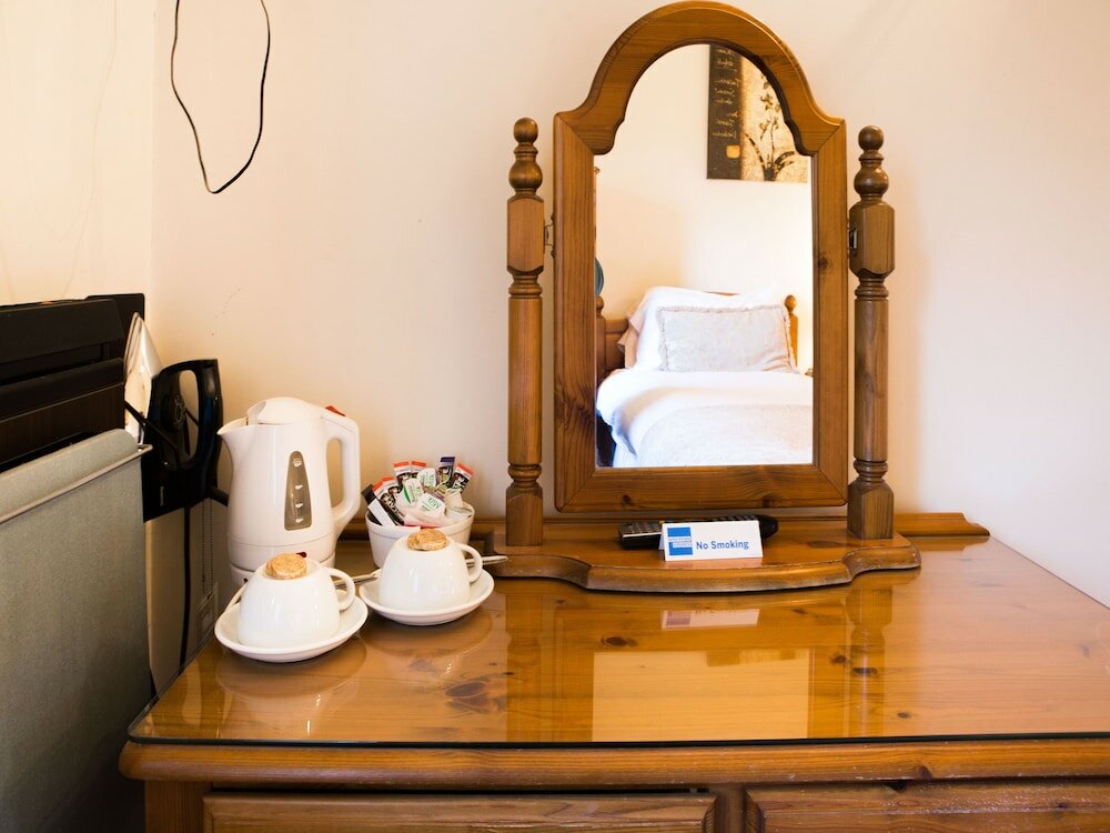 Фото Oyo Ye Olde Bowling Green Inn