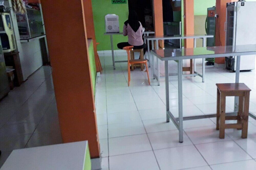 Фото Oyo 90706 Kost Alam Jaya Syariah