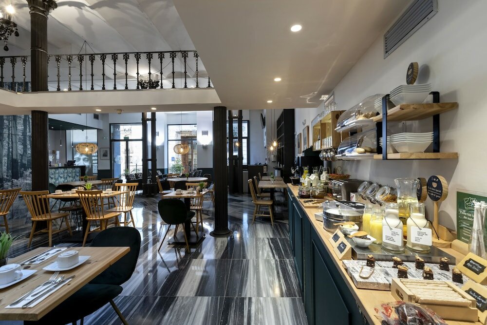 Фото Petit Palace Plaza de la Reina