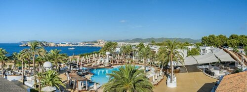 Гостиница Destino Pacha Ibiza - Adults Only - Entrance to Pacha Club Included в Санта-Эулалия-дель-Рио