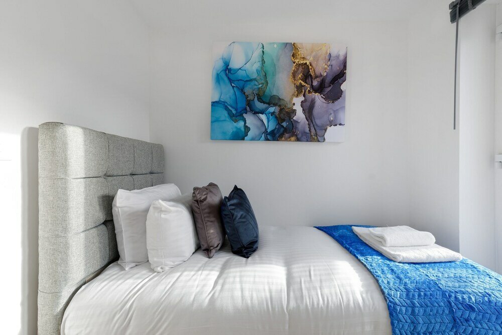 Фото Lindsey Serviced 4 Bedroom 2 Bath house