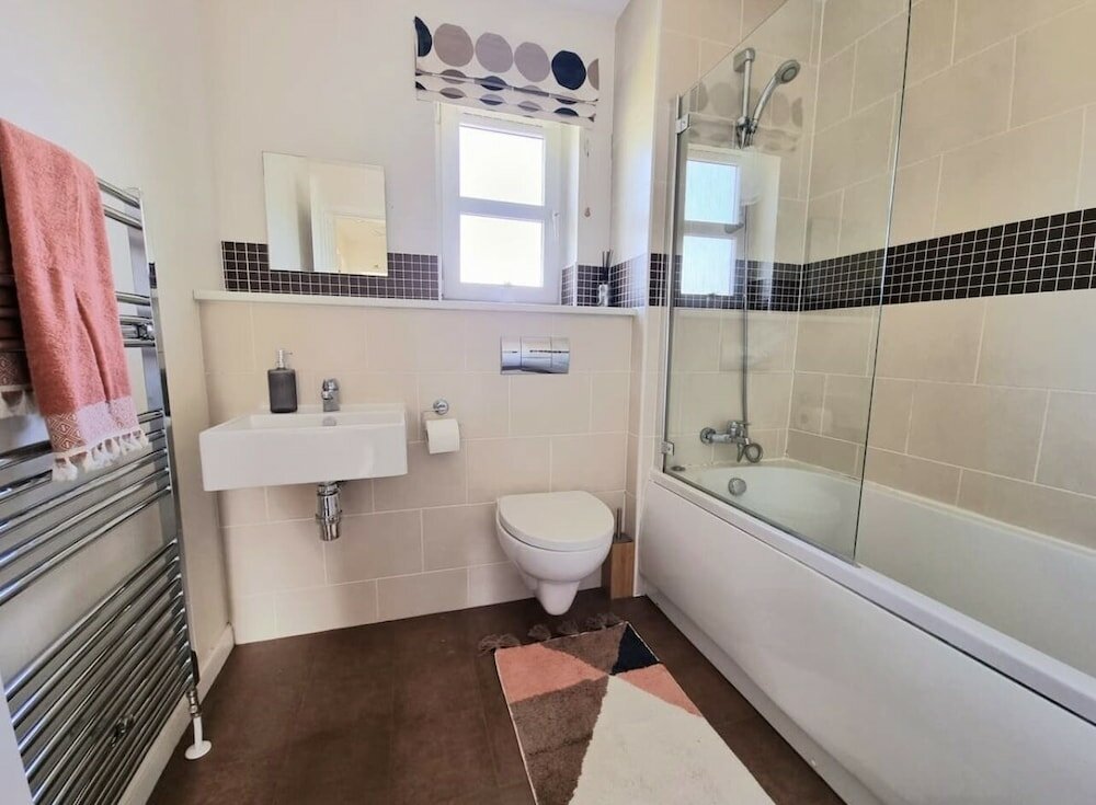 Фото Boutique 3-bed Home with Free Parking in Glasgow