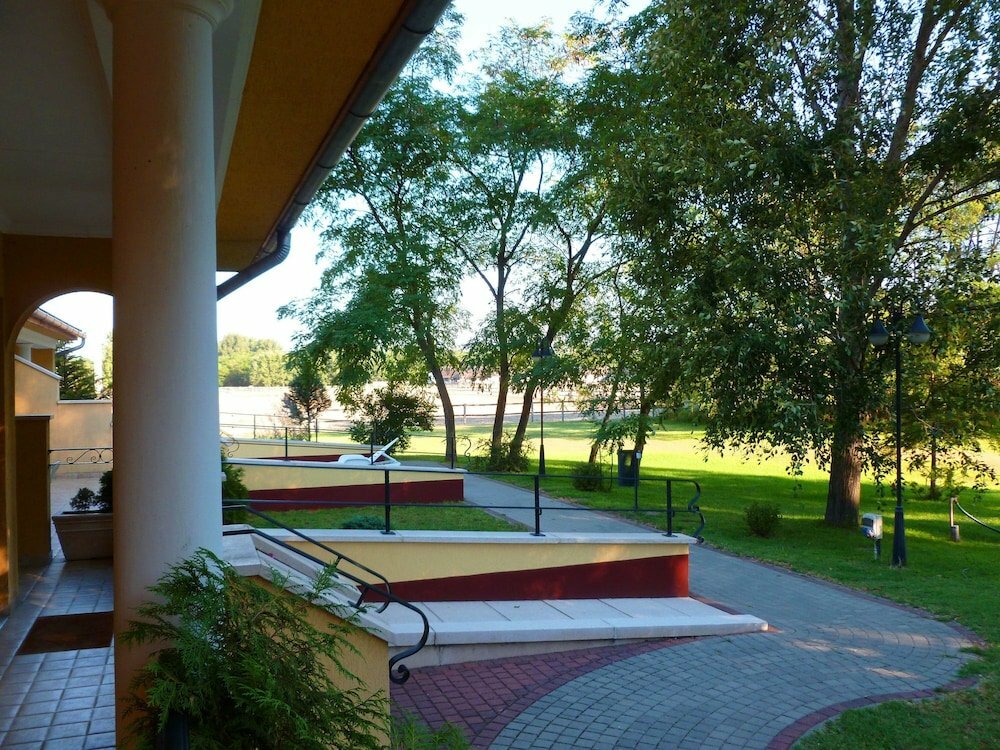 Фото Gereby Kuria Hotel es Lovasudvar