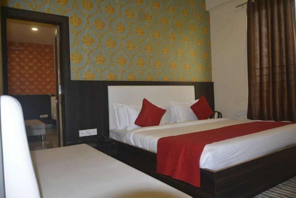 Фото Dhar-Mandav Road