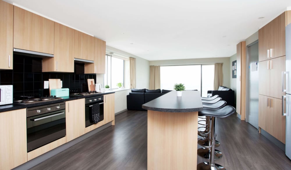 Фото Vibrant Rooms for Students Only - London