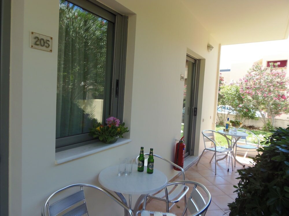 Фото Yakinthos Hotel