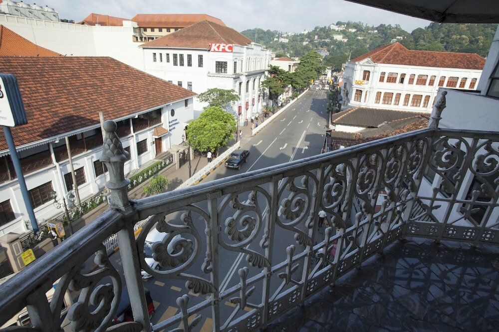 Фото Queen's Hotel