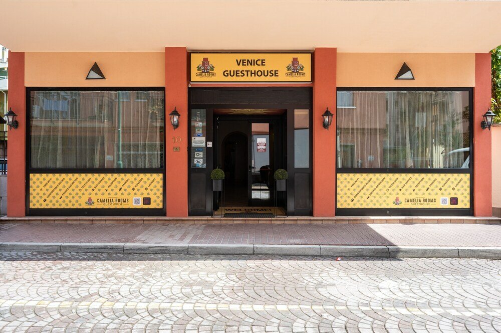 Фото отеля 2