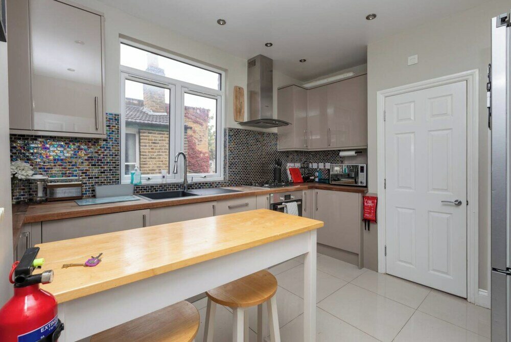 Фото Beautiful 3bd Garden Flat - Tooting!