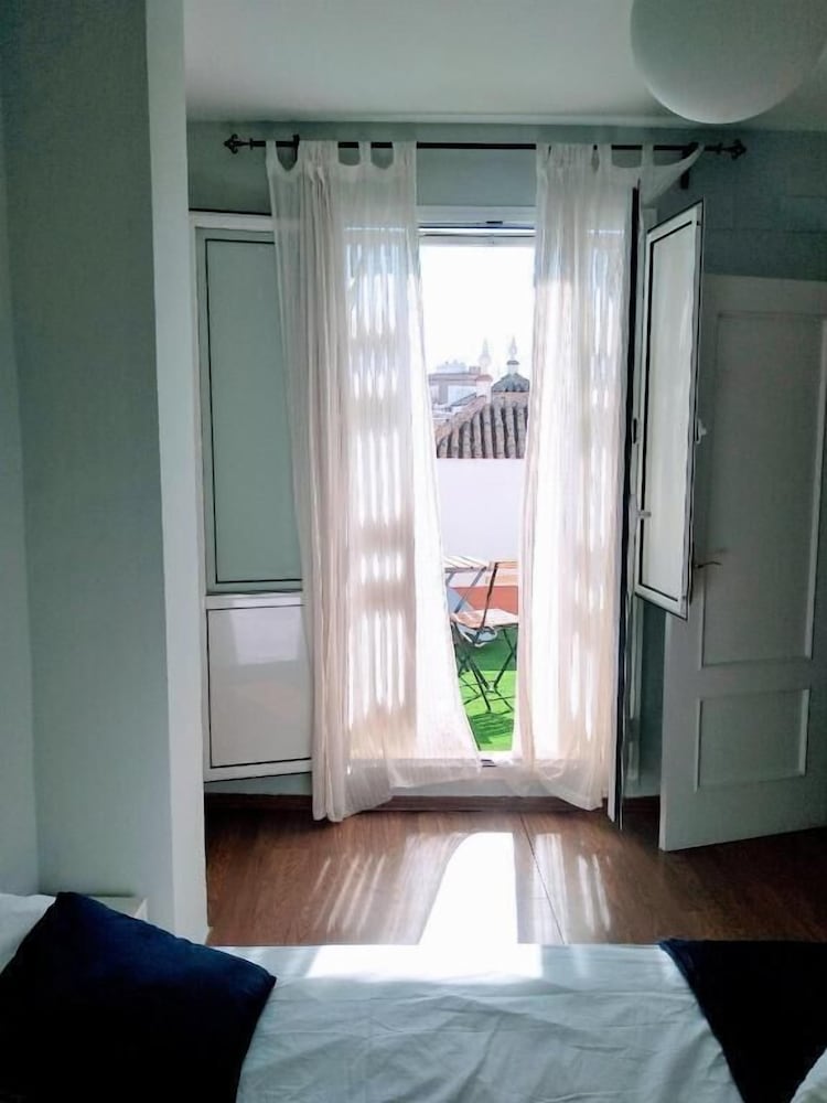 Фото Wish-Suite Juderia de Sevilla Apartment