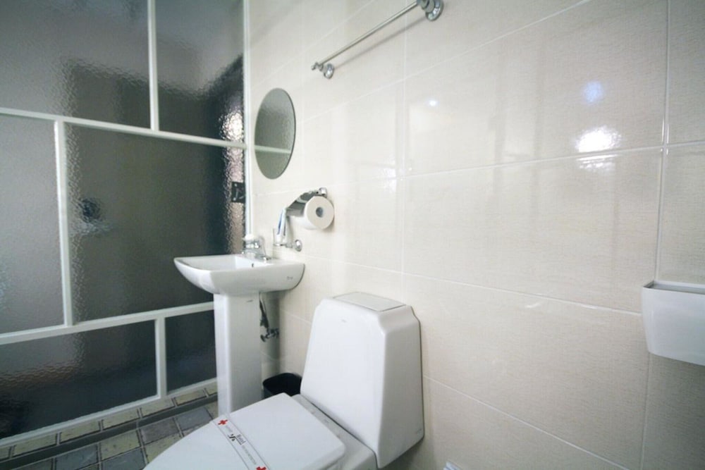 Фото Yeosu Hakdong Ja Self Check-in Motel