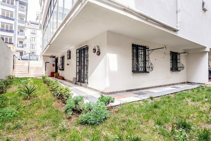 Апартаменты Comfortable Flat With Backyard in Maltepe в Малтепе
